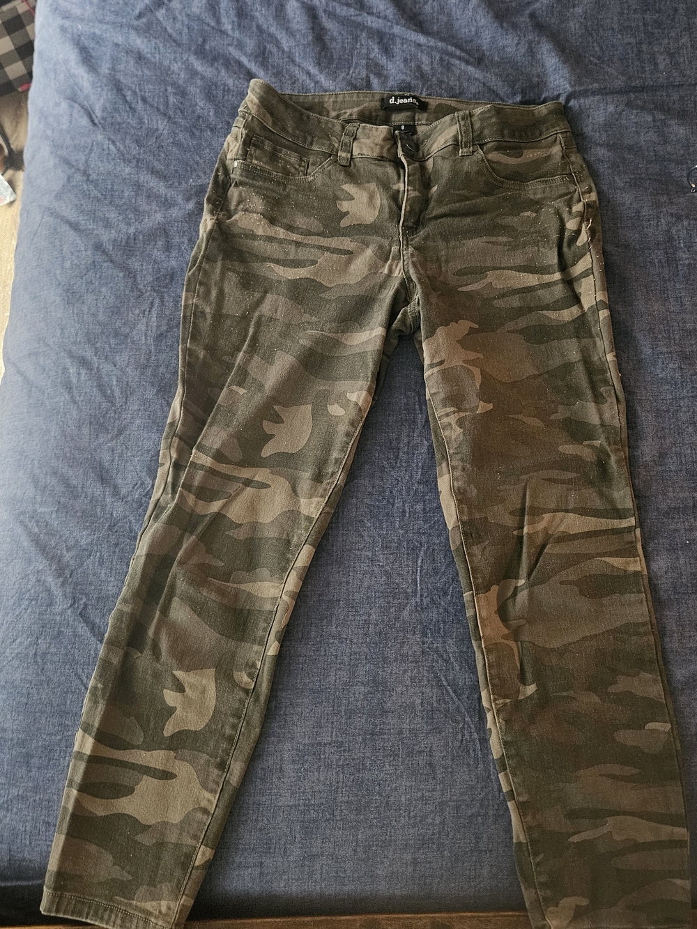 d. jeans Women's Camouflage Skinny Jeans in Olive